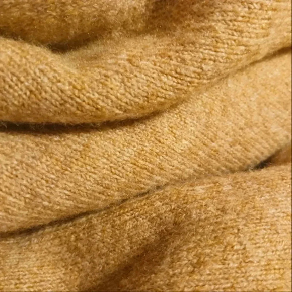 Vince Camuto soft snuggly tan and cream Cozy sweater. - Picture 7 of 10